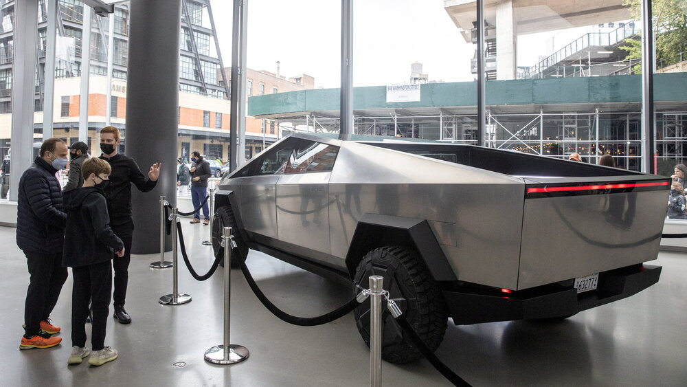 ثروتمندترین فرد جهان با چه خودرویی رانندگی می کنند؟/ عکس