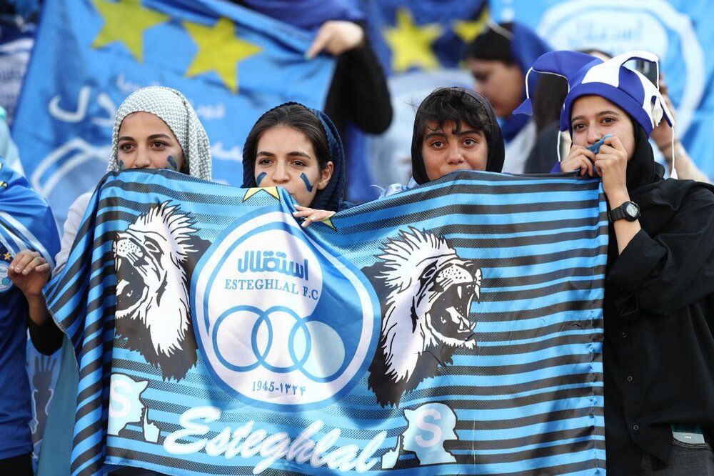 اولین حضور خانمها در ورزشگاه آزادی در تاریخ لیگ برتر/عکس