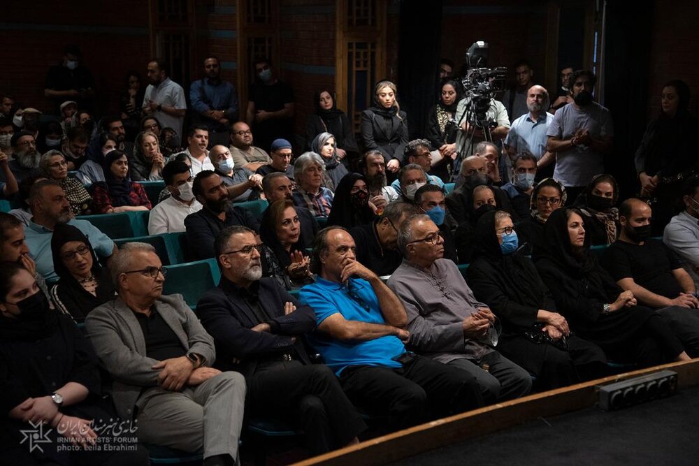 کیکی که در غیاب صاحبش بریده شد