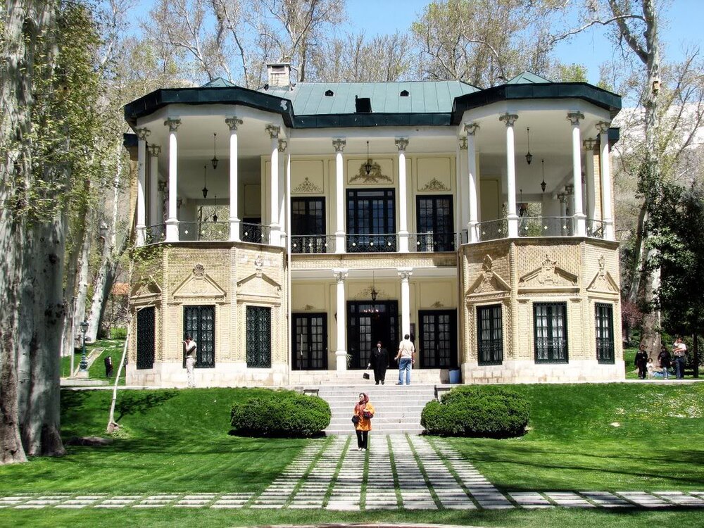 عظمت نیاوران و تشنگی گردشگران