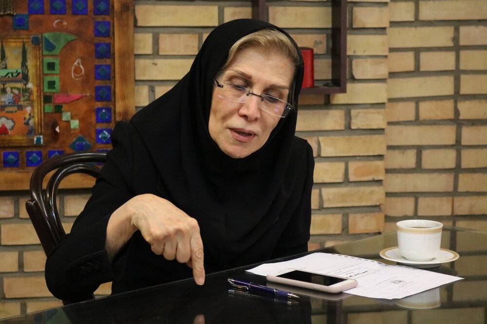 جای خالی نخبگان در فضای مجازی/ چرا سلبریتیها میداندار شدند؟