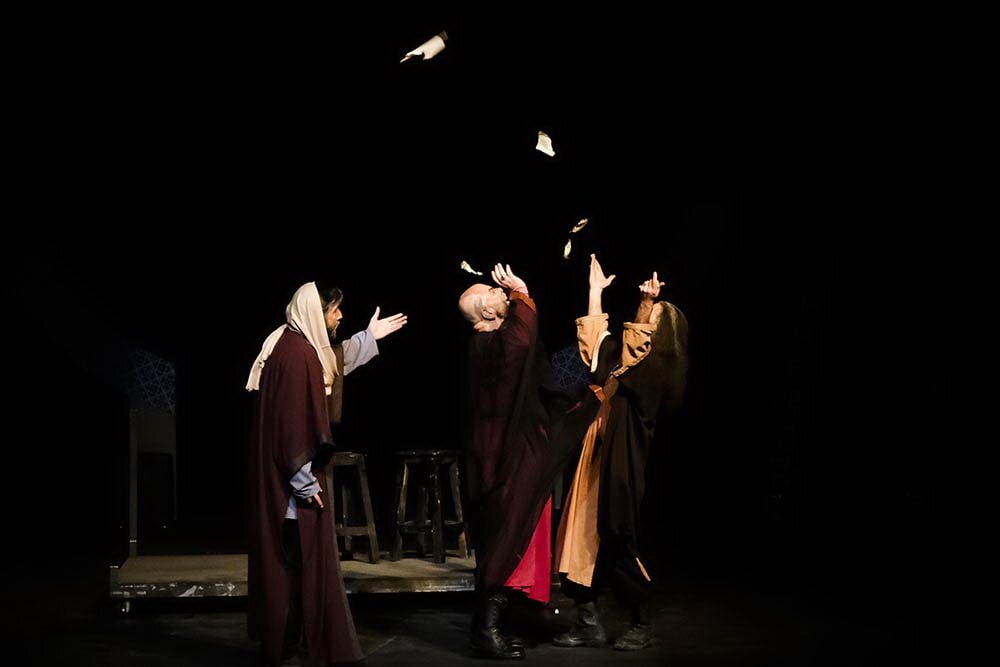 هیچ وقت هم مخاطبان را به شکل ارگانی دعوت نکردهایم/ امکان استفاده از تبلیغات تلویزیونی برای تئاتر نداریم