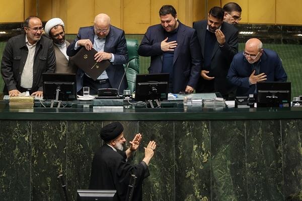 اعداد مهم بودجه سال آینده را ببینید/ پاداش پایان خدمت کارمندان اعلام شد