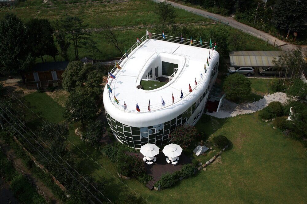 تصاویر باورنکردنی از عجیبترین خانهها در جهان