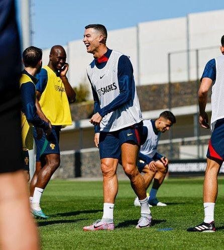 عکس| نمایش عضلههای رونالدو در تمرین تیم ملی پرتغال