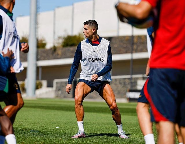 عکس| نمایش عضلههای رونالدو در تمرین تیم ملی پرتغال