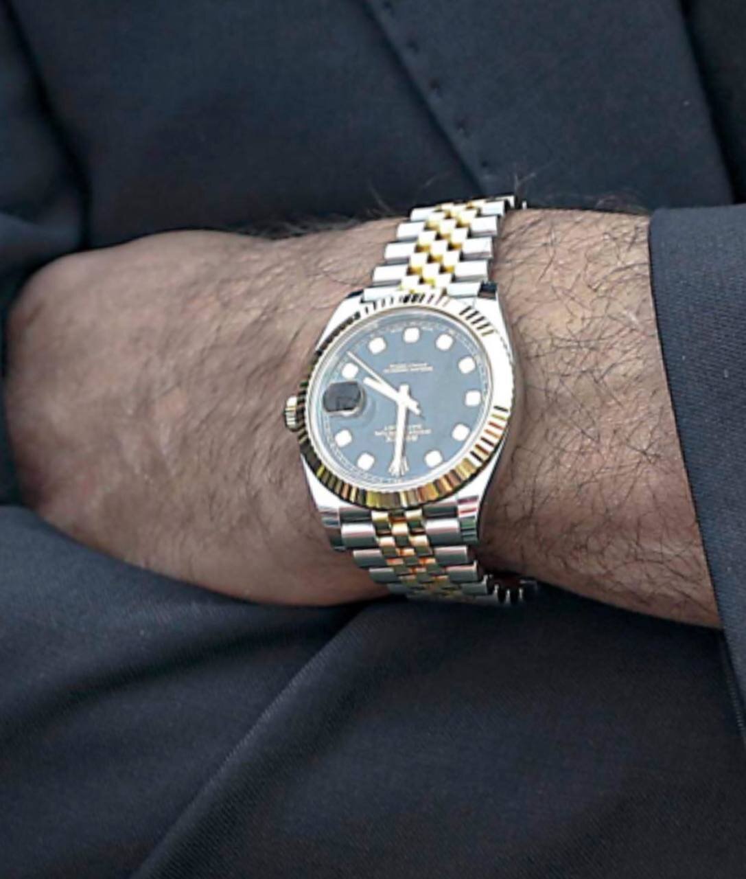 عکس| ساعت ۸۰۰ میلیونی در دستان گلمحمدی در دربی