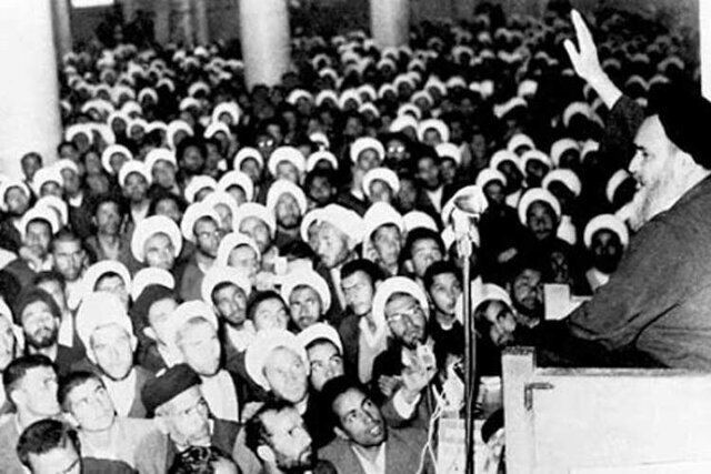 قیام ۱۵ خرداد ۱۳۴۲ به افزایش رشد سیاسی روحانیت منجر شد قیام ۱۵ خرداد ۱۳۴۲ به افزایش رشد سیاسی روحانیت منجر شد
