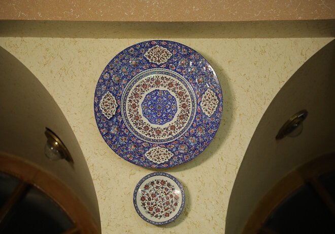 تاثیر گرانی و تحریم بر ظرافت هنر میناکاری| ارائه سبک جدید «ماژومینا» توسط فرزند استاد صنیعزاده