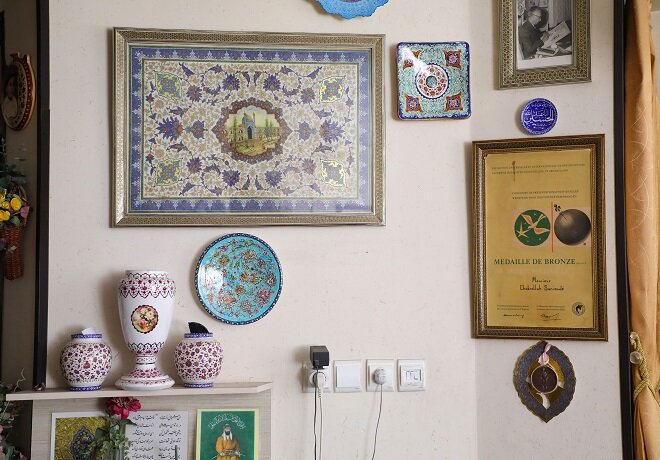 تاثیر گرانی و تحریم بر ظرافت هنر میناکاری| ارائه سبک جدید «ماژومینا» توسط فرزند استاد صنیعزاده