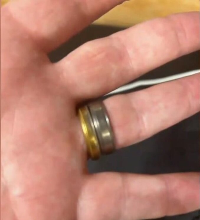 پیدا شدن حلقه گمشده در دریاچه پس از ۱۴ سال/ عکس