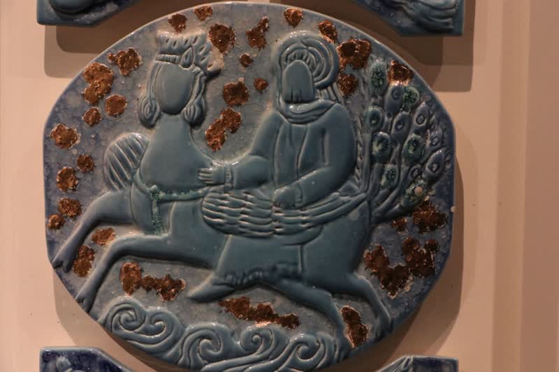 نقشهای نشسته بر خشت در نگارخانه سمنان