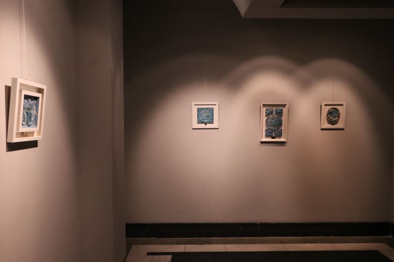 نقشهای نشسته بر خشت در نگارخانه سمنان