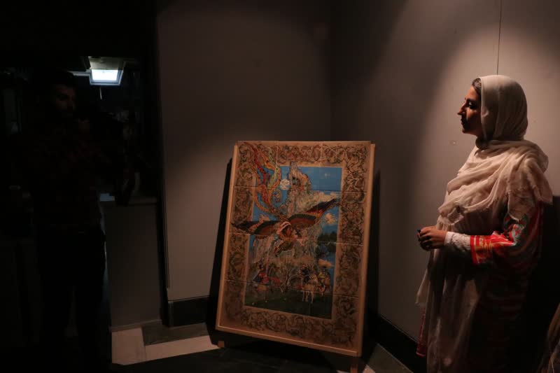 نقشهای نشسته بر خشت در نگارخانه سمنان