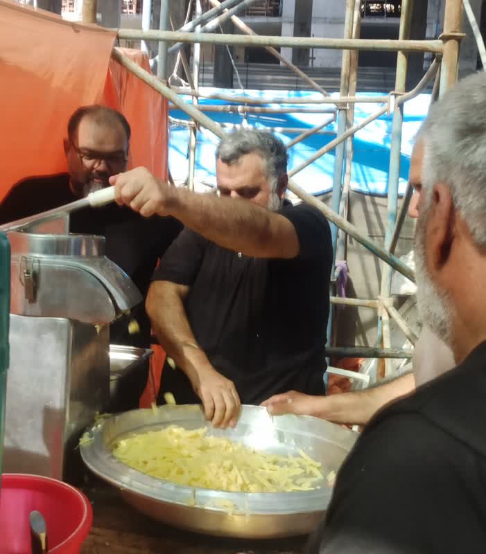 جایی که عشق حسین (ع) بر خستگی غلبه میکند