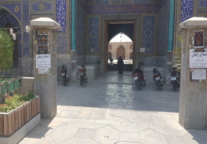 وضعیت خاص مسجد سید اصفهان/ از کاشیهای فروریخته تا مرمتهای ناشیانه!