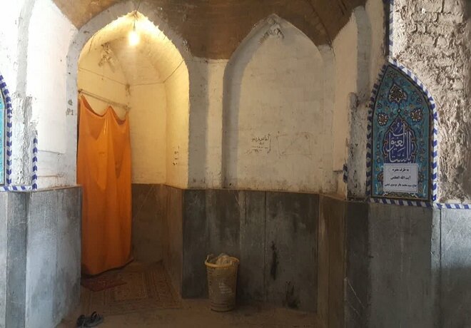 وضعیت خاص مسجد سید اصفهان/ از کاشیهای فروریخته تا مرمتهای ناشیانه!