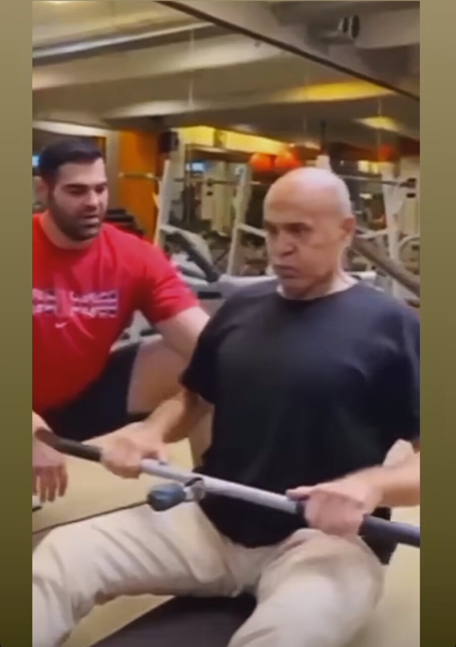 بدنسازی جمشید هاشمپور در ۷۹ سالگی/ عکس