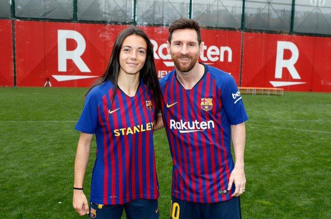 عکس| قاب زیرخاکی از مسی و برنده توپ طلای زنان