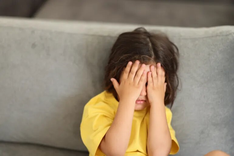 خجالتی یا درونگرایی؛ کودکتان درگیر کدام است؟