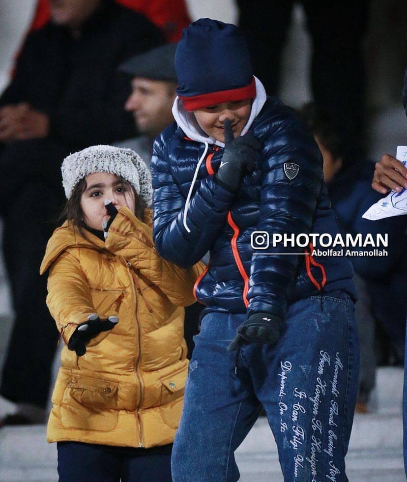 عکس| شب خاص فرزندان نکونام در آزادی؛ از شادی بامزه تا قدم زدن با پدر!