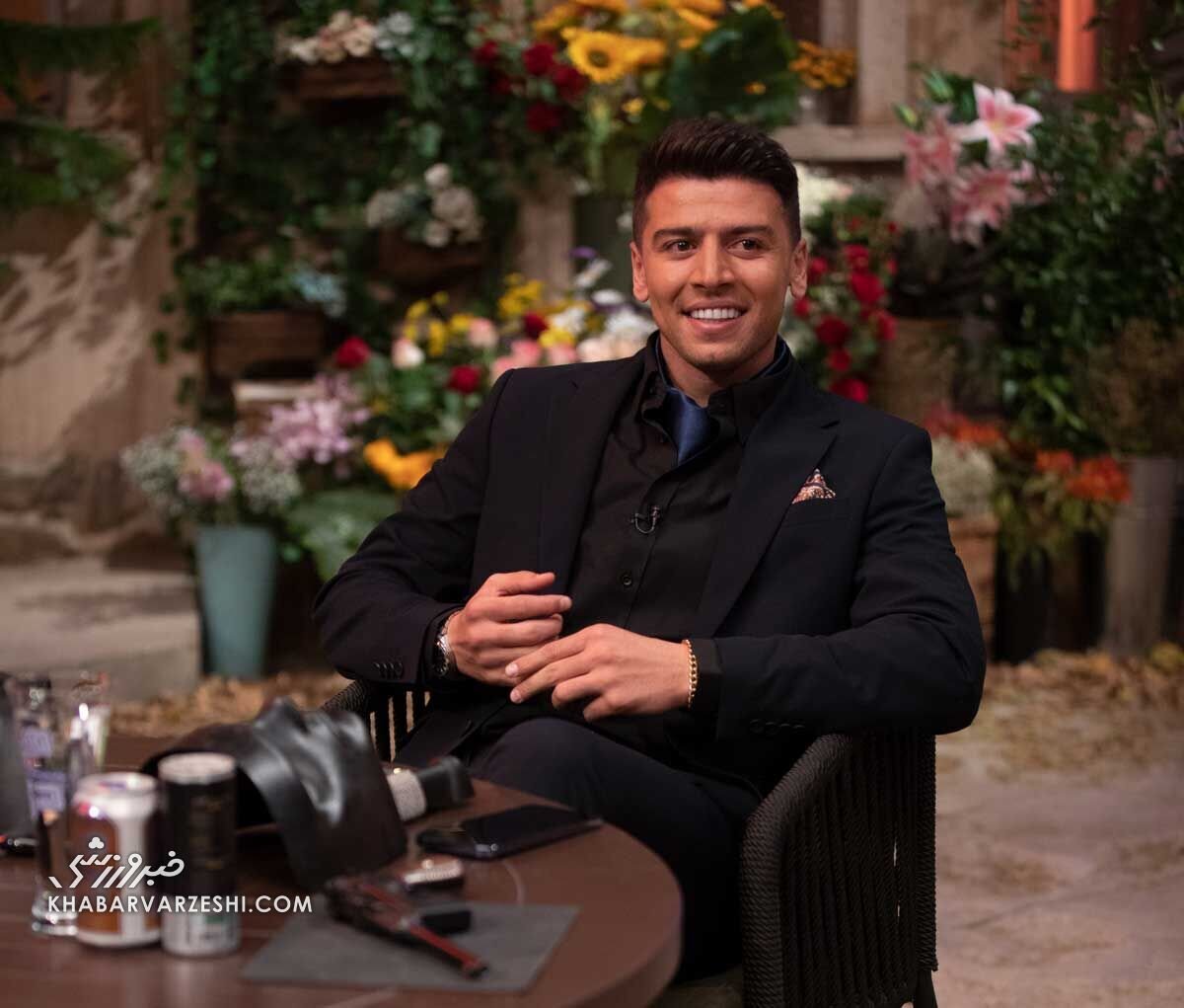 هافبک استقلالی: قایدی تند بازی میکند| از پرسپولیسیها بیرانوند و رفیعی را دوست دارم| تخصصم در منچ است!