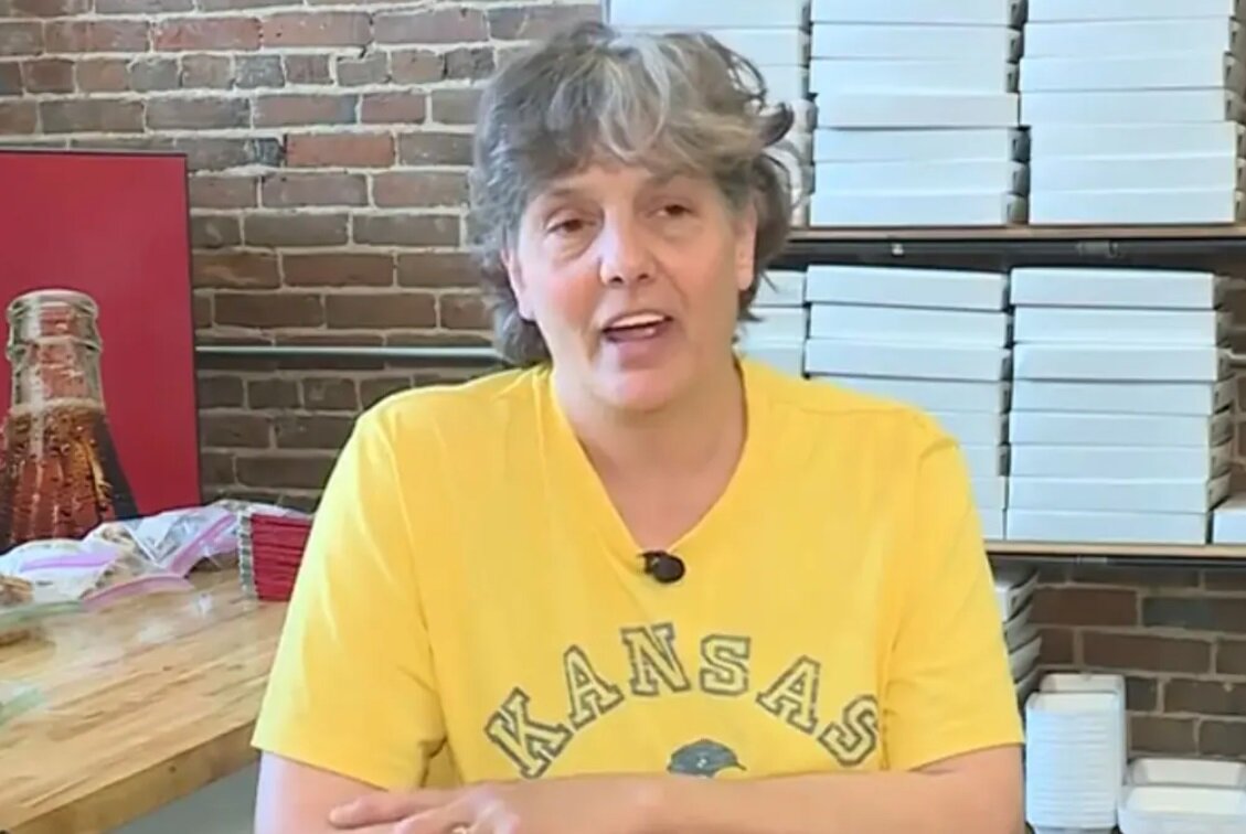 ماجرای عجیب گم شدن حلقه ازدواج/ «اگر انگشتر الماس در کیکتان پیدا کردید، برگردانید!»