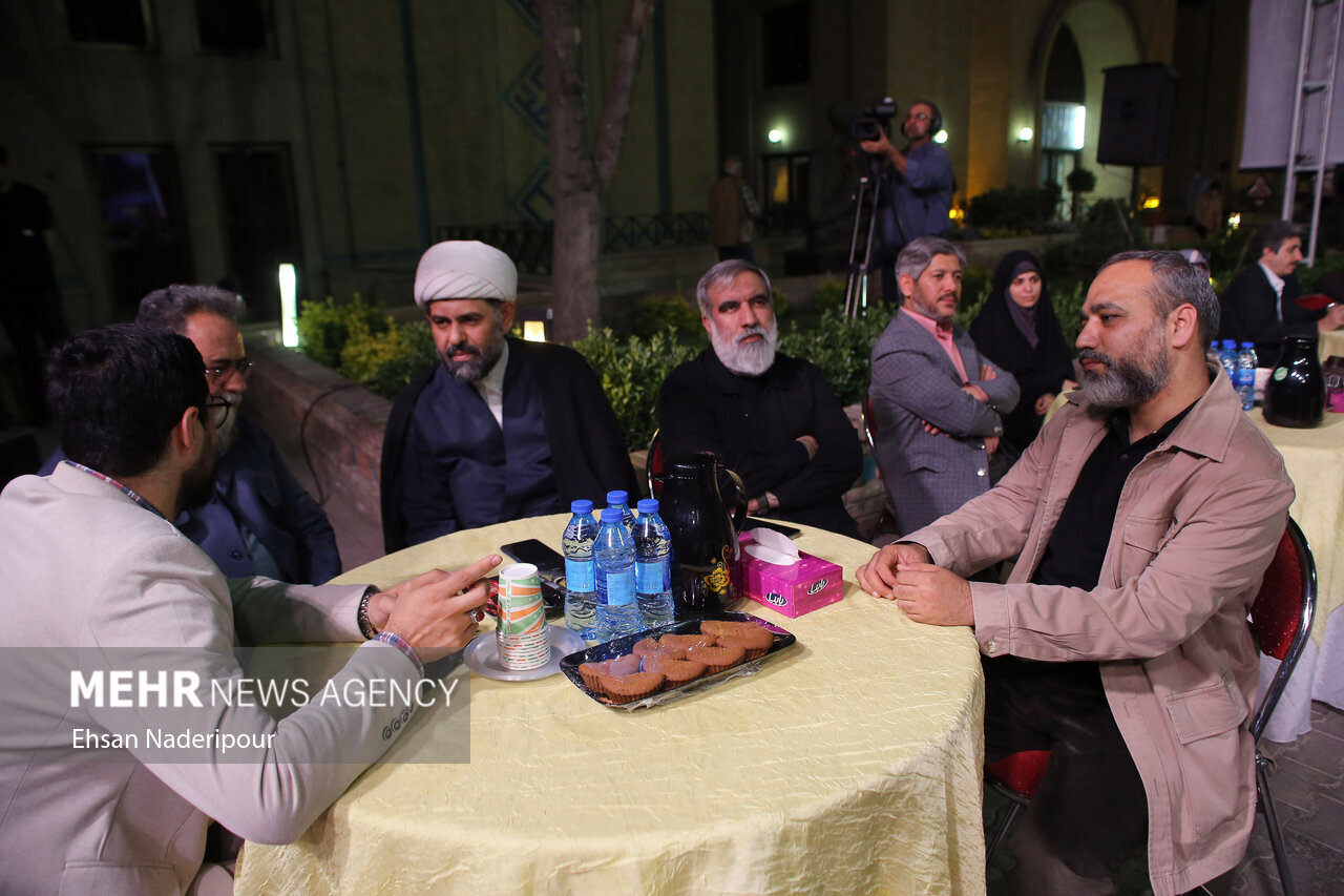 مسعود نجابتی چهره سال هنر انقلاب شد/ تقدیم جایزه به مردم غزه