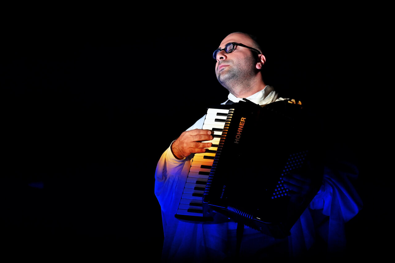 اشغالگران سرزمین مادری مرگ نغمهها را رقم میزنند/ چکمه خونین شما روی گلوی ماست آقای ناپلئون، خانم ژوزفین