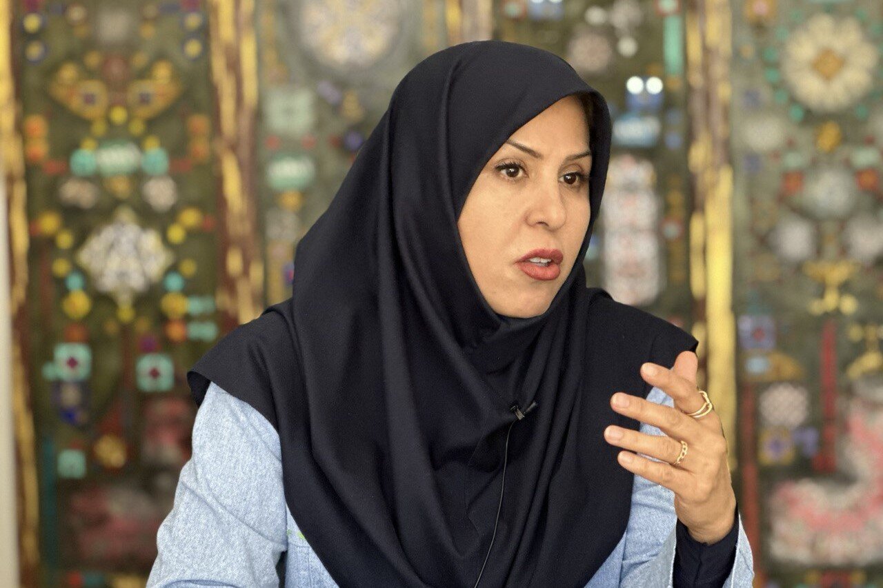 بغض اینچهدرگاهی در کافه خبر/چیه این ژیمناستیک اصلا!