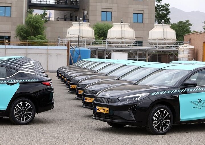 تاکسیهای برقی تهران فقط نمایشی برای انتخابات بود؟/ یک راننده تاکسی: «هیچکدام از وعدهها عملی نشد»؛ معطلی چهار ساعته برای شارژ خودرو