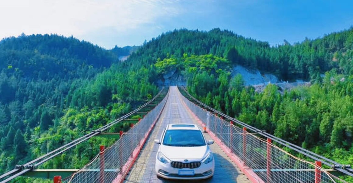 ترسناکترین پل معلق دنیا/ عکس