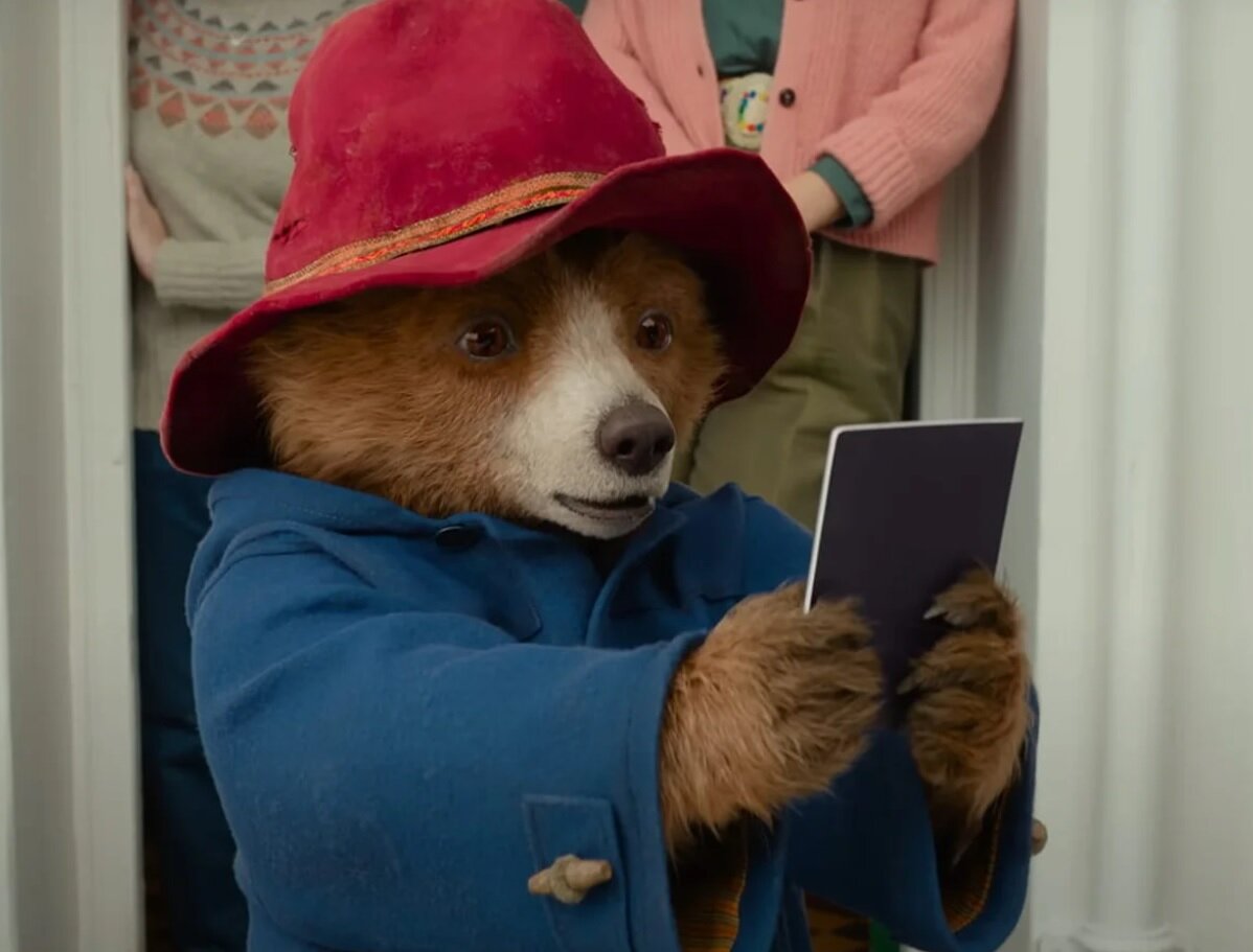 بریتانیا برای یک خرس غیرواقعی گذرنامه صادر کرد!/ عکس