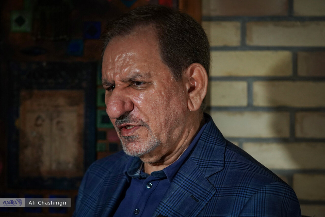 اسحاق جهانگیری: مجلس نباید در امور اجرایی دولت دخالت کند/ حتی رهبری نیز دخالت نمایندگان مجلس در فرآیند عزل و نصب مدیران دولتی را منع کرده است اسحاق جهانگیری: مجلس نباید در امور اجرایی دولت دخالت کند/ حتی رهبری نیز دخالت نمایندگان مجلس در فرآیند عزل و نصب مدیران دولتی را منع کرده است