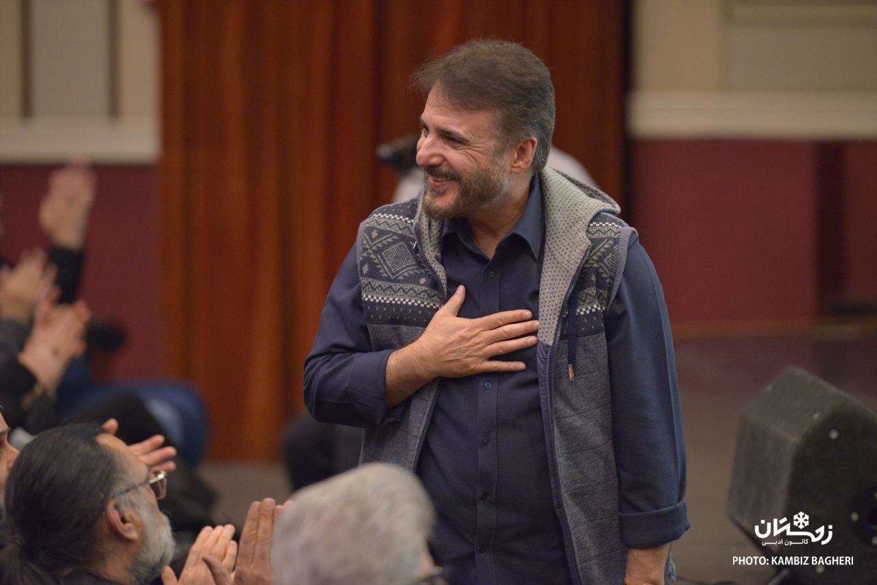 "انار؛ صد دانه یاقوت" را در جبهه نوشتم