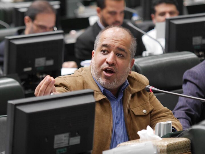 افشاگری عضو کمیسیون اصل ۹۰ مجلس درباره یک شرکت هواپیمایی/ فقط یک هواپیمای فعال دارد ولی به ۲۵۰۰ نفر حقوق پرداخت میکند! افشاگری عضو کمیسیون اصل ۹۰ مجلس درباره یک شرکت هواپیمایی/ فقط یک هواپیمای فعال دارد ولی به ۲۵۰۰ نفر حقوق پرداخت میکند!