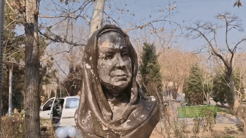 گلایه از بیمهری طولانی به مجسمههای پایتخت/ نقش و نگارهای کبوترها پاک نمیشود!/فردوسی همچنان دو رنگ مانده+ فیلم و عکس