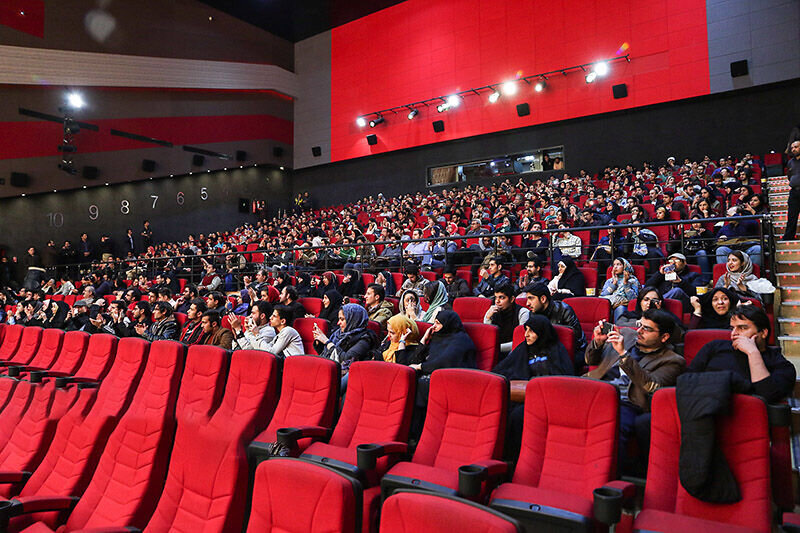 سینما و ادبیات به یکدیگر اعتماد ندارند/ به دلیل شرایط آشفته زندگی رمانها به واقعیت زندگی شباهتی ندارند