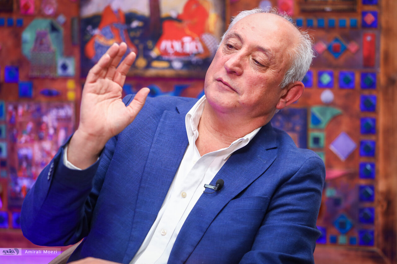 پایتخت را میبینم ولی محسن تنابنده باید به من زنگ میزد/علی پروین گفت سیاه بپوشیم که کمتر گل بخوریم!