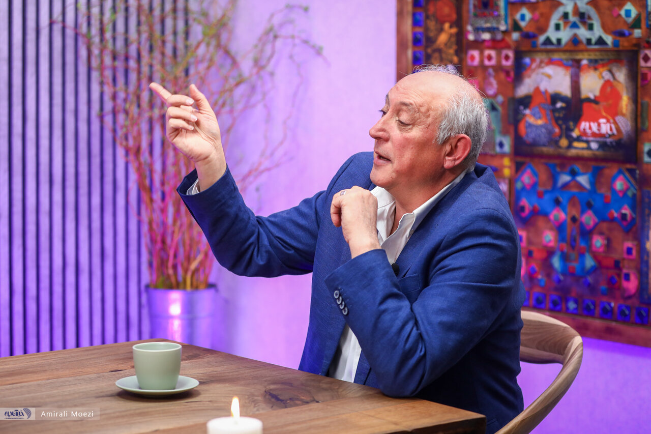 پایتخت را میبینم ولی محسن تنابنده باید به من زنگ میزد/علی پروین گفت سیاه بپوشیم که کمتر گل بخوریم!