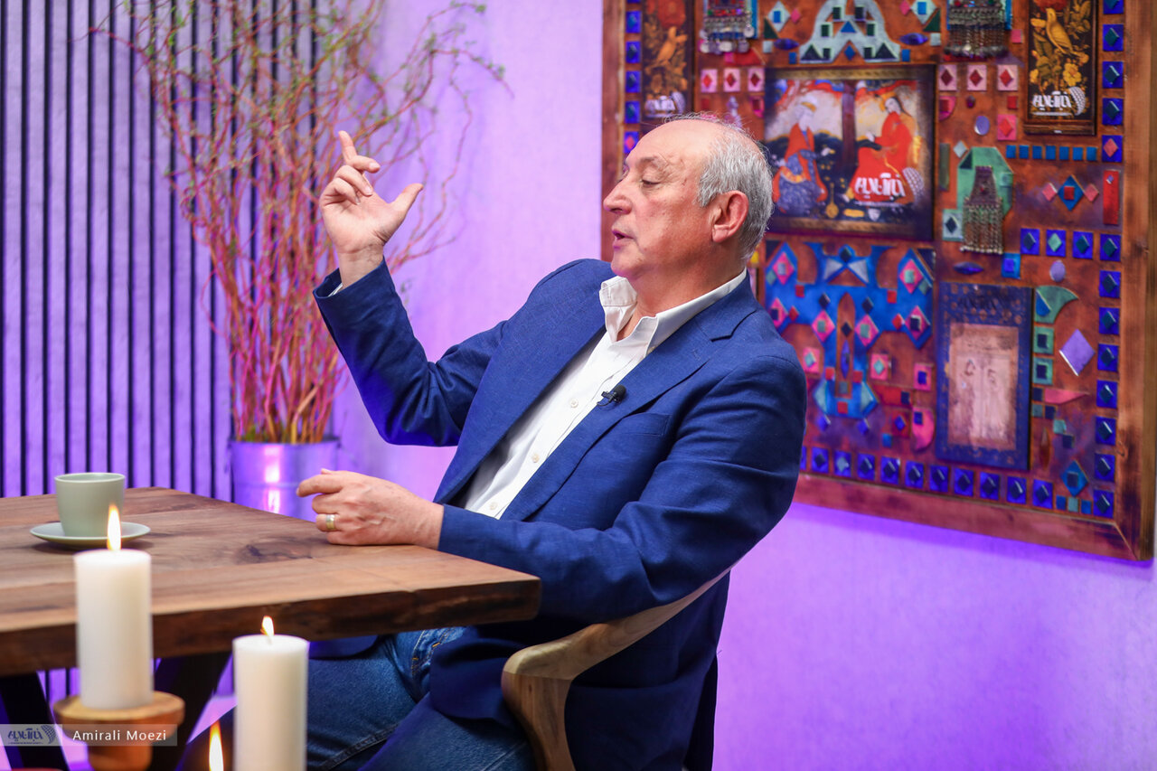 پایتخت را میبینم ولی محسن تنابنده باید به من زنگ میزد/علی پروین گفت سیاه بپوشیم که کمتر گل بخوریم!