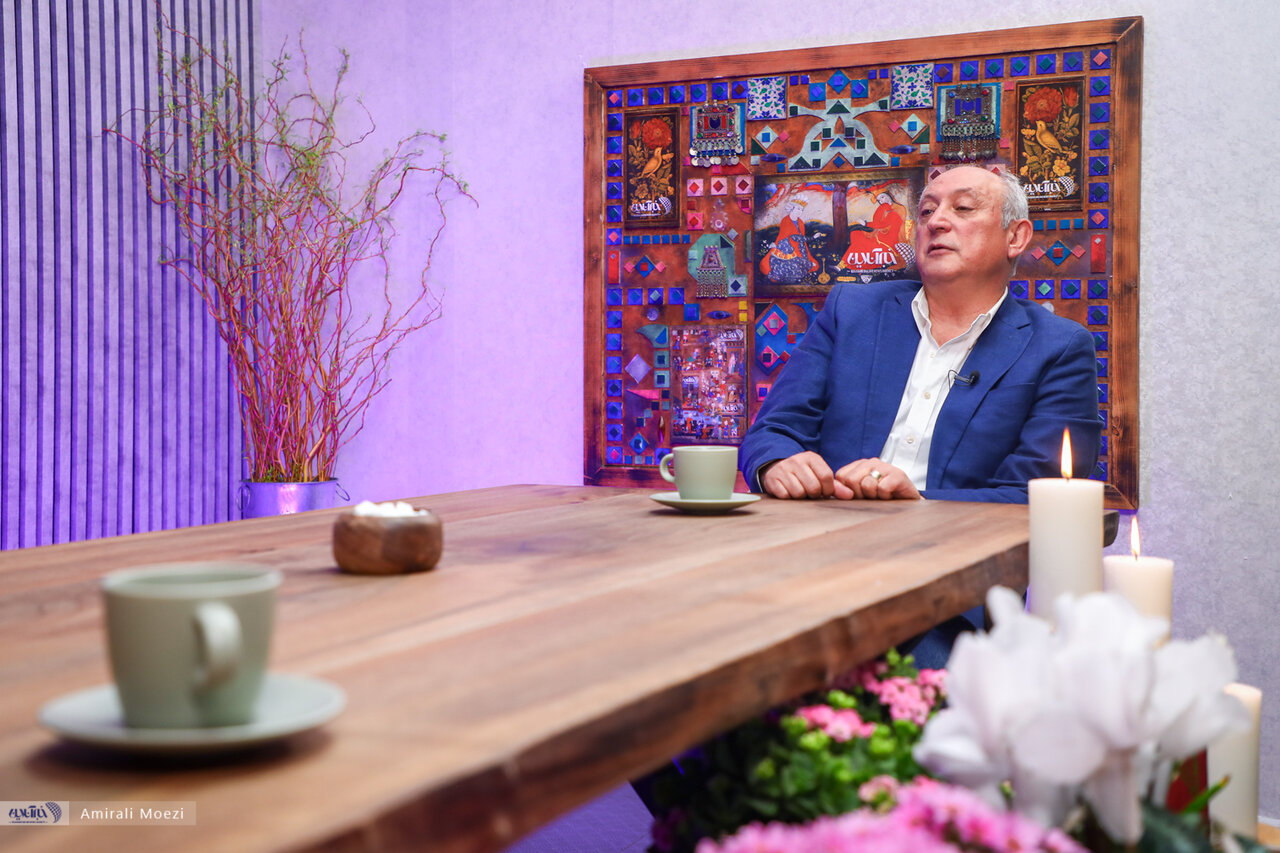 پایتخت را میبینم ولی محسن تنابنده باید به من زنگ میزد/علی پروین گفت سیاه بپوشیم که کمتر گل بخوریم!