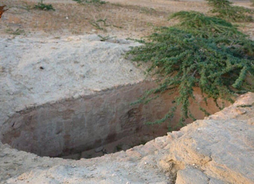 شبها نباید به این قبرستان رفت؟/ گورستانی با قبرهای ۲ متری!/ این روستا مدفن اجنه است/ مقصدی برای گردشگران ماجراجو