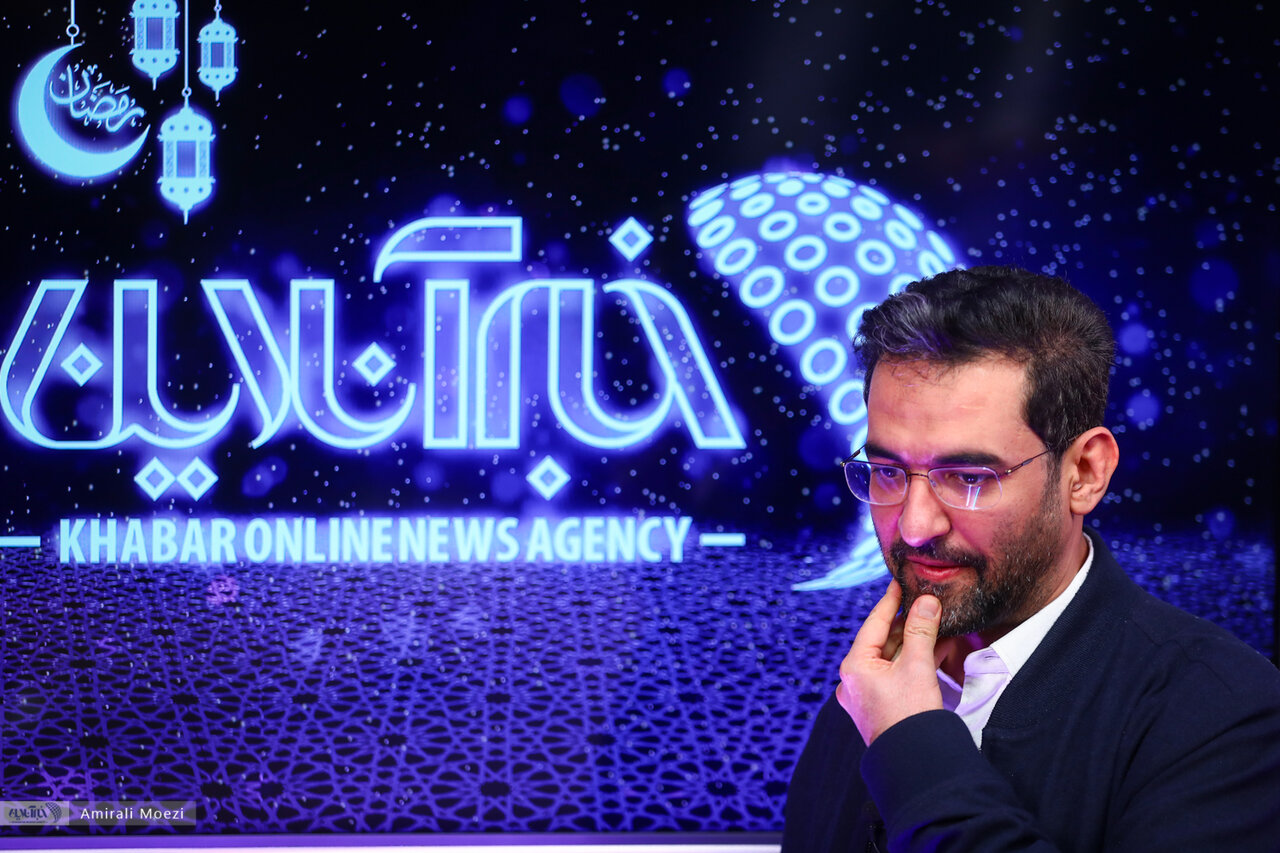 آذری جهرمی: فحاشی، سلاح سلطنتطلبها و صهیونیستها در فضای مجازی است/ کسی که فحاشی میکند «کم آورده» آذری جهرمی: فحاشی، سلاح سلطنتطلبها و صهیونیستها در فضای مجازی است/ کسی که فحاشی میکند «کم آورده»