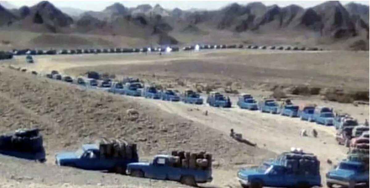 این همه کالا در روز روشن جلوی چشم مسئولان صادر و وارد می شود، اسمش را می گذارید قاچاق؟/ شتر را بالای مناره پنهان می کنید؟ این همه کالا در روز روشن جلوی چشم مسئولان صادر و وارد می شود، اسمش را می گذارید قاچاق؟/ شتر را بالای مناره پنهان می کنید؟