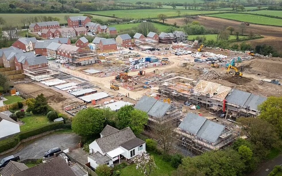 شوک ساختمانی به زوج بازنشستهای که از سفر بازگشتند/ عکس شوک ساختمانی به زوج بازنشستهای که از سفر بازگشتند/ عکس