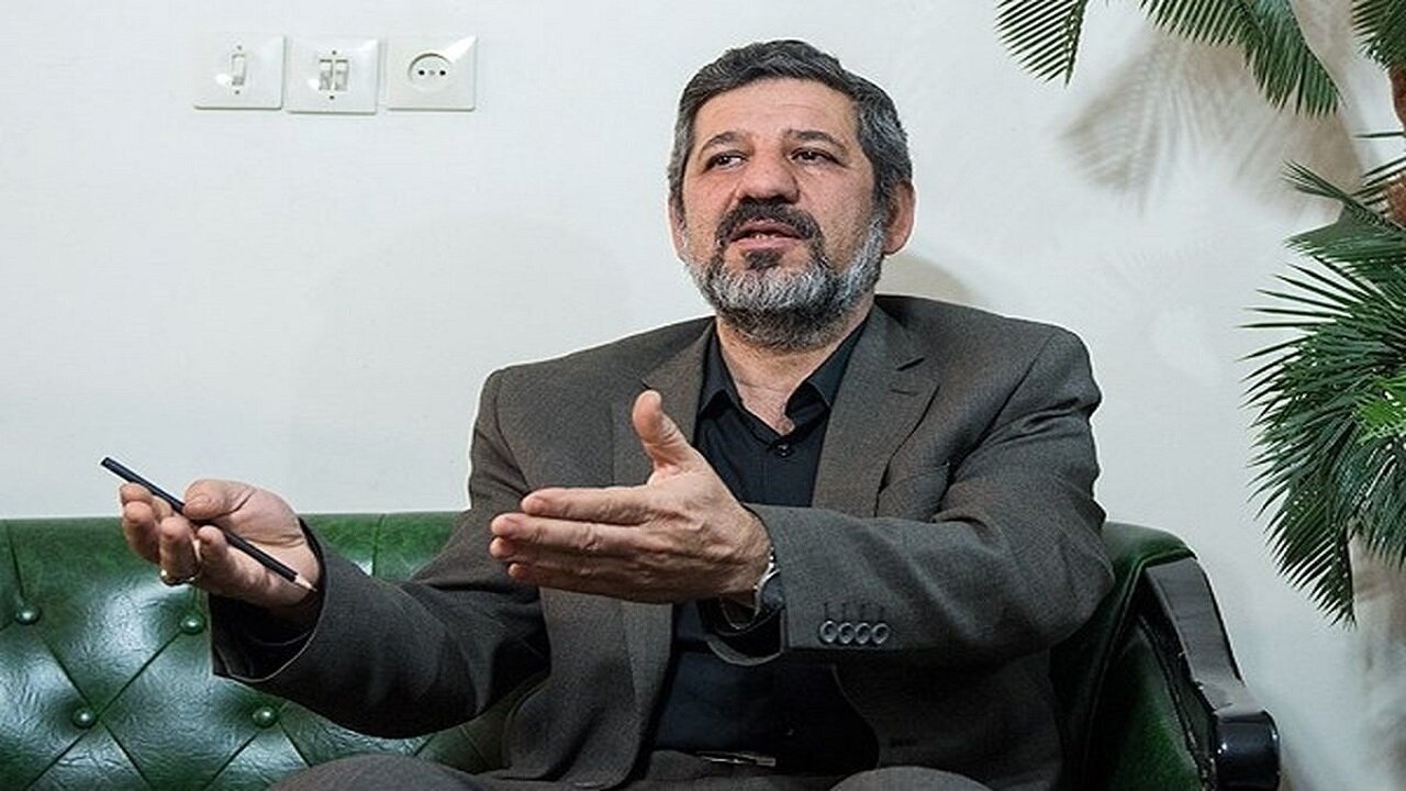 فعال اصولگرا : احمدینژاد میگفت با بلدوزر همهچیز را خراب میکنم تا امام زمان بیاید بسازد فعال اصولگرا : احمدینژاد میگفت با بلدوزر همهچیز را خراب میکنم تا امام زمان بیاید بسازد