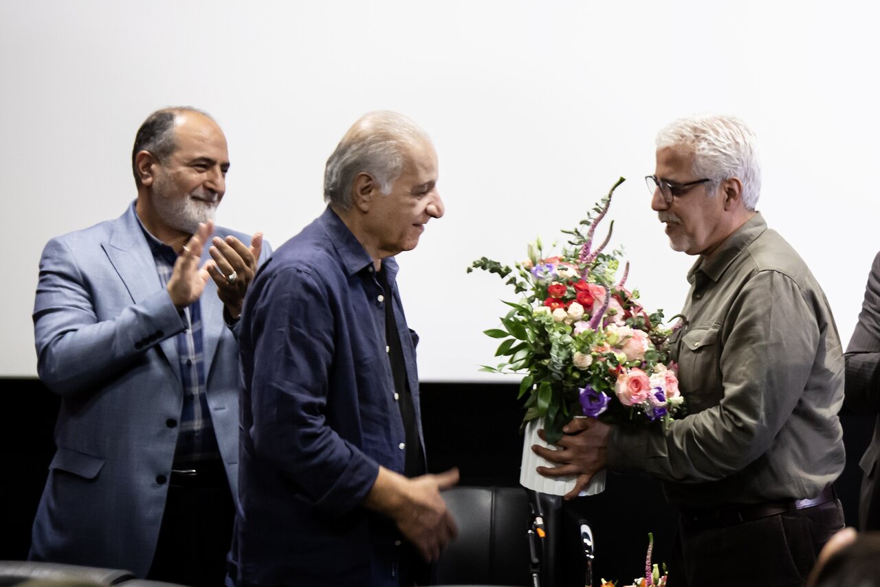 فیلم، حافظهای است علیه فراموشی/ تجلیل از احمدرضا درویش با اکران «سرزمین خورشید»