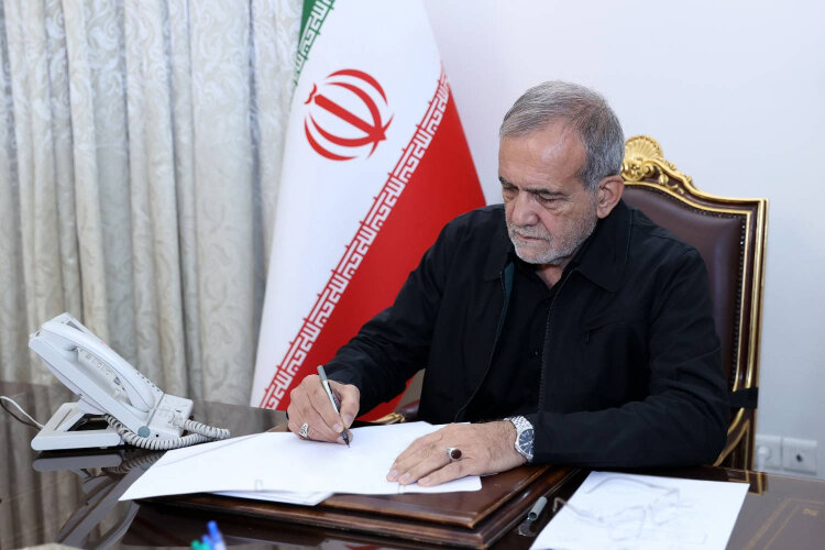 عباس عبدی به پزشکیان: گزارش درباره دخالت مجلس در انتصابات را منتشر کنید/ اگر جلوی این دخالت ها را نگیرید، مسئولیت با شخص شماست عباس عبدی به پزشکیان: گزارش درباره دخالت مجلس در انتصابات را منتشر کنید/ اگر جلوی این دخالت ها را نگیرید، مسئولیت با شخص شماست