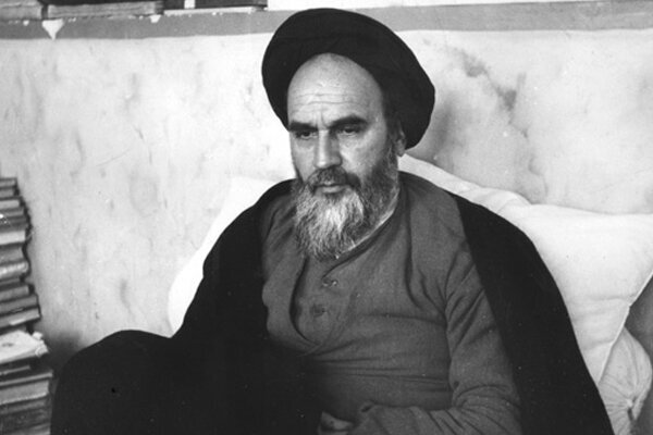 ویژگیهای امام خمینی (ره) از زبان شاگردش/ سبک امام در درس و بحث، شوخی و بگو و بخند نبود، بلکه اتفاقا جدیِ جدی بودند ویژگیهای امام خمینی (ره) از زبان شاگردش/ سبک امام در درس و بحث، شوخی و بگو و بخند نبود، بلکه اتفاقا جدیِ جدی بودند